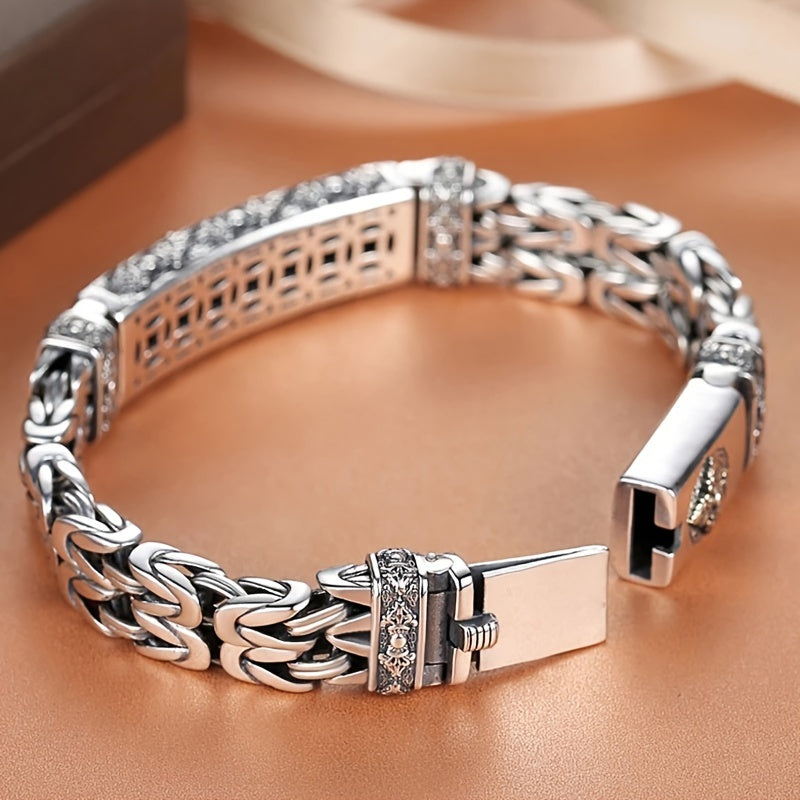 Trendy and fashionable retro bracelet