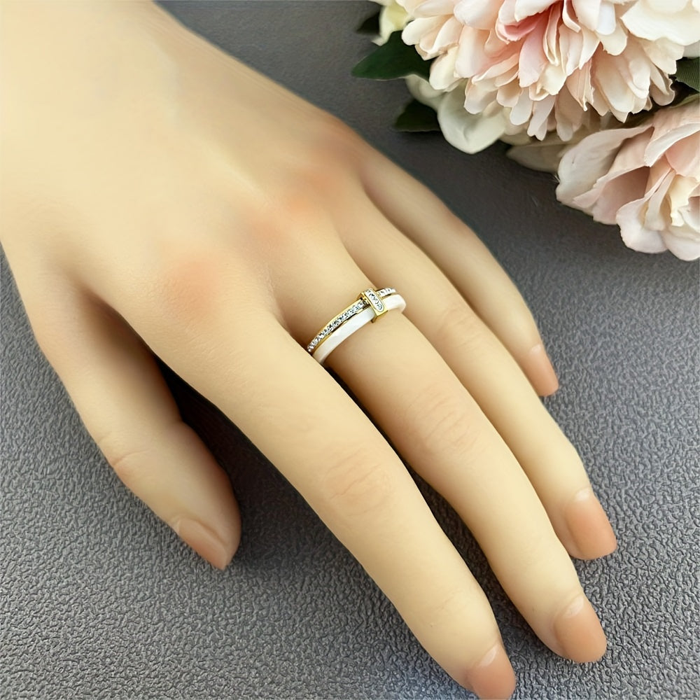 Elegant two-tone ring made of 18k gold stainless steel and white ceramic