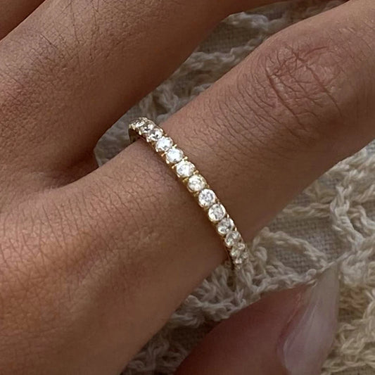 A luxurious classic ring 