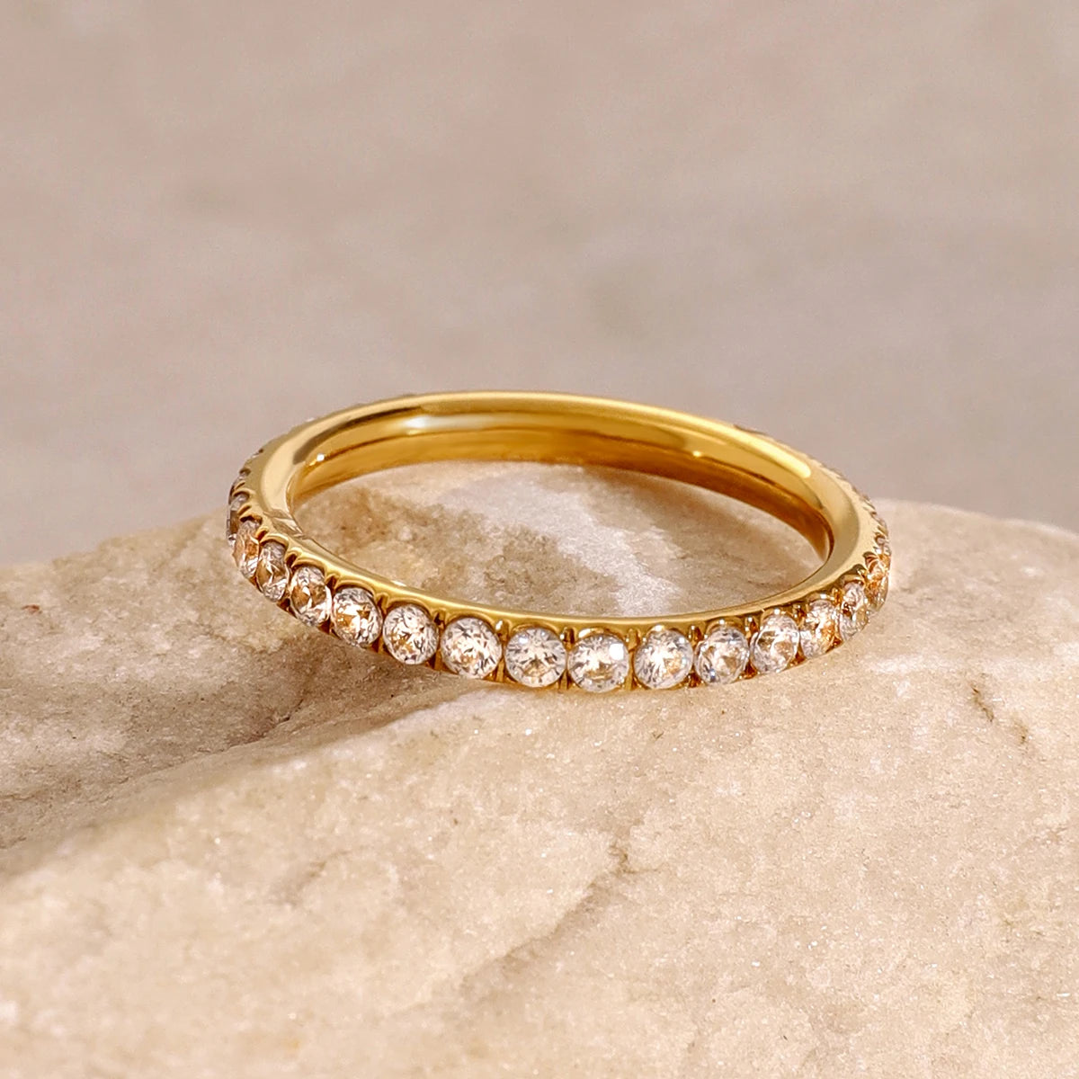 A luxurious classic ring 