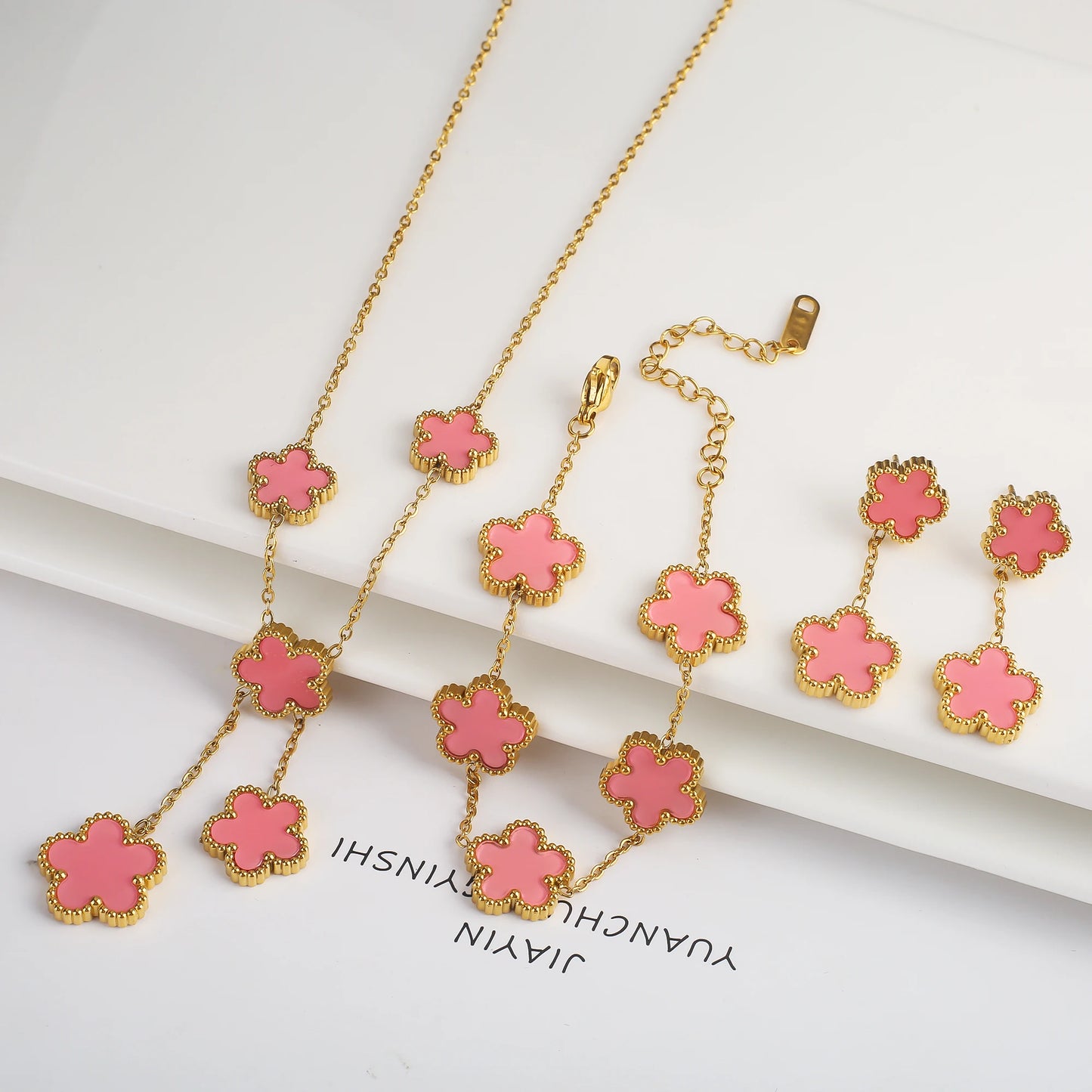 Gold five-leaf flower necklace 