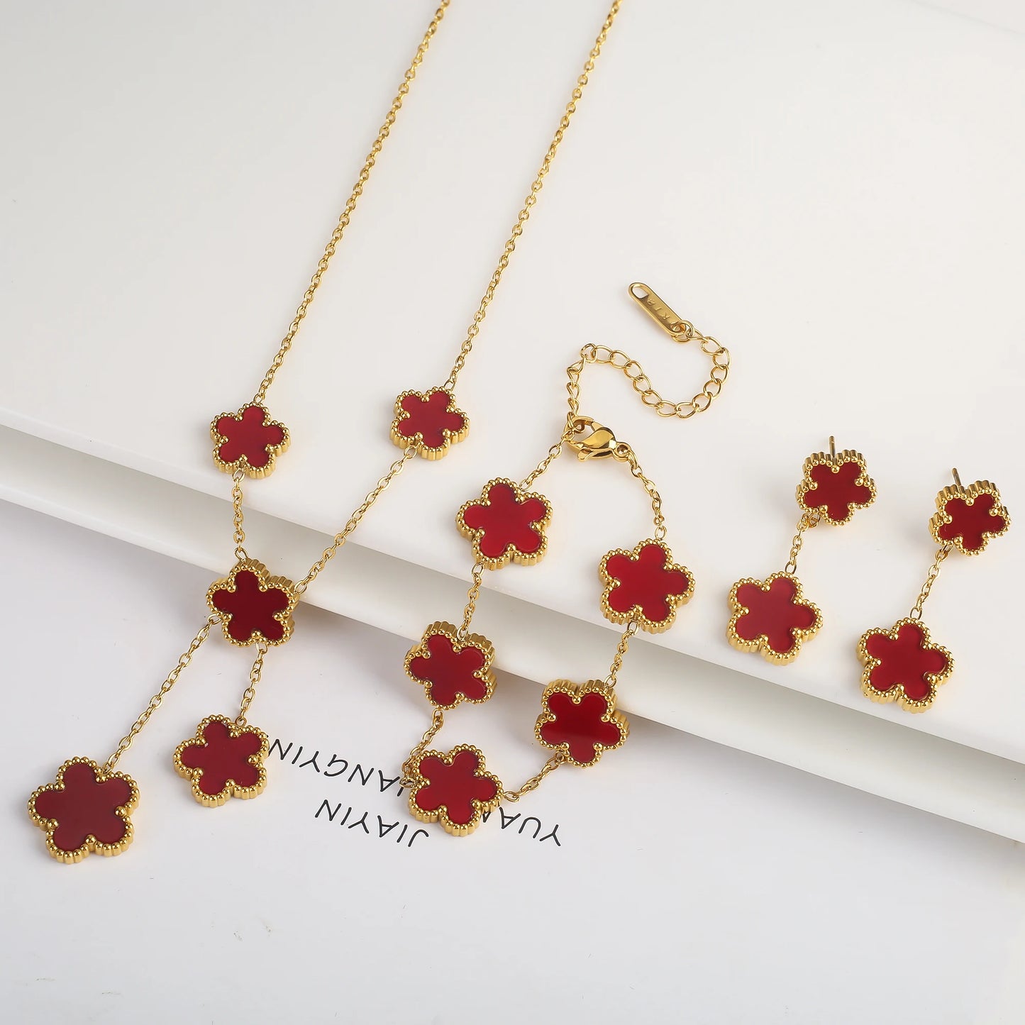 Gold five-leaf flower necklace 