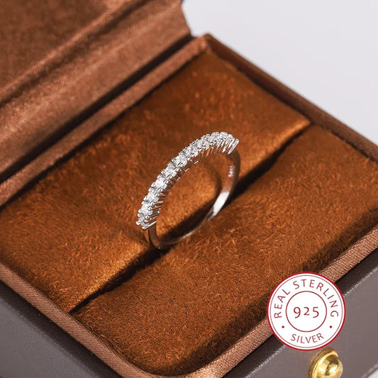 Sparkling silver ring 