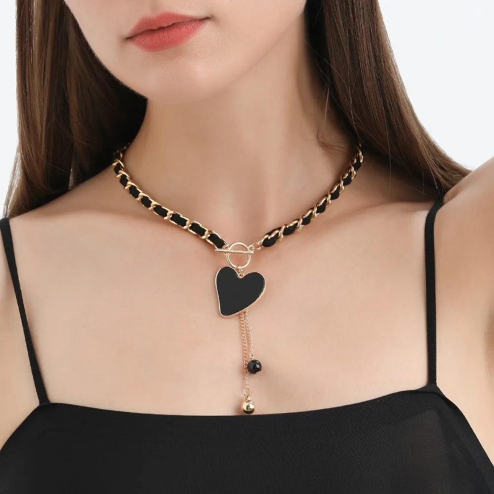 Black pendant with elegant chantelle decoration