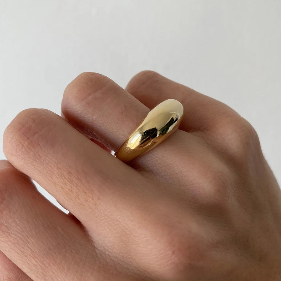 Classic gold ring 