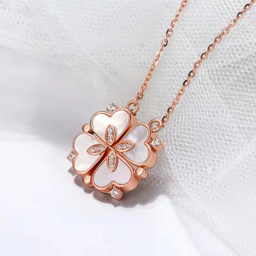 Heart-shaped clover necklace 