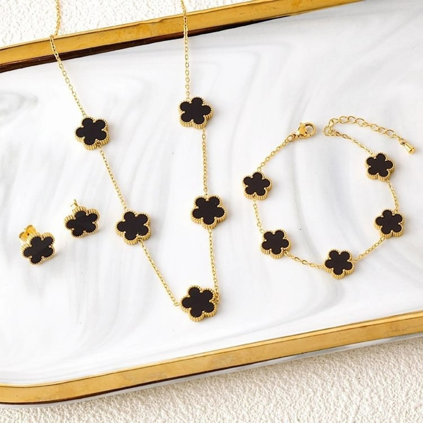 Gold five-leaf flower necklace 