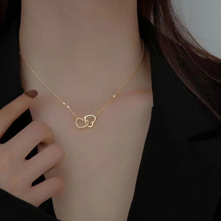 Classic gold heart necklace