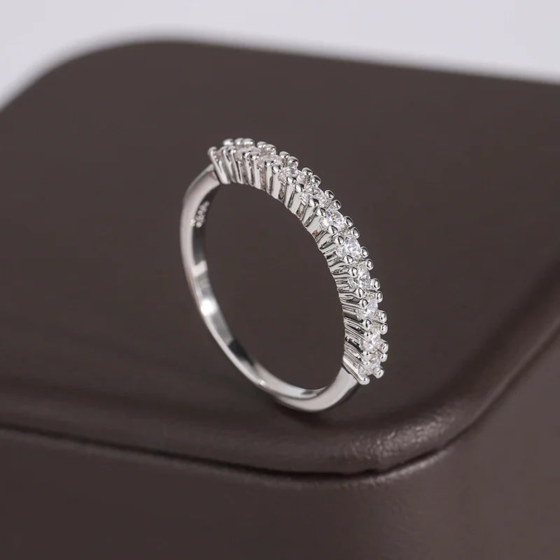 Sparkling silver ring 