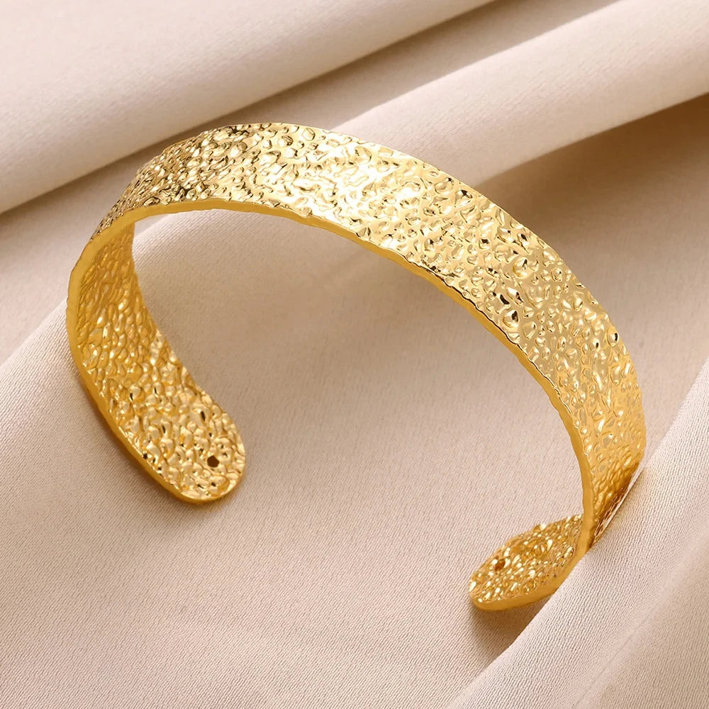 Classic gold color bracelet 