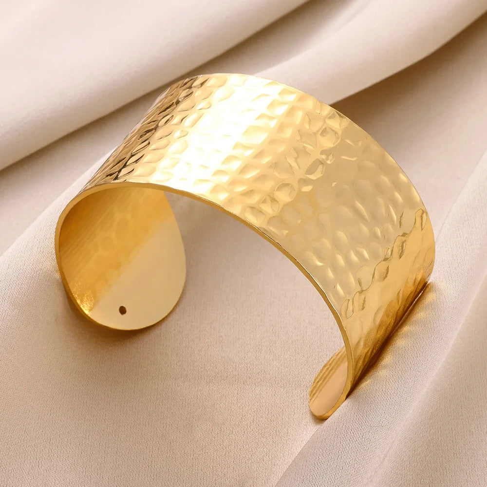 Classic gold color bracelet 