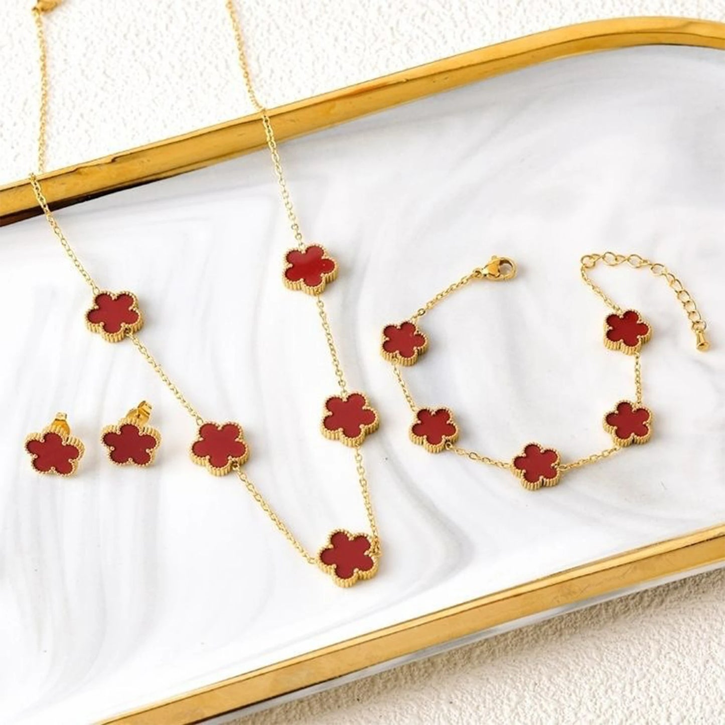 Gold five-leaf flower necklace 