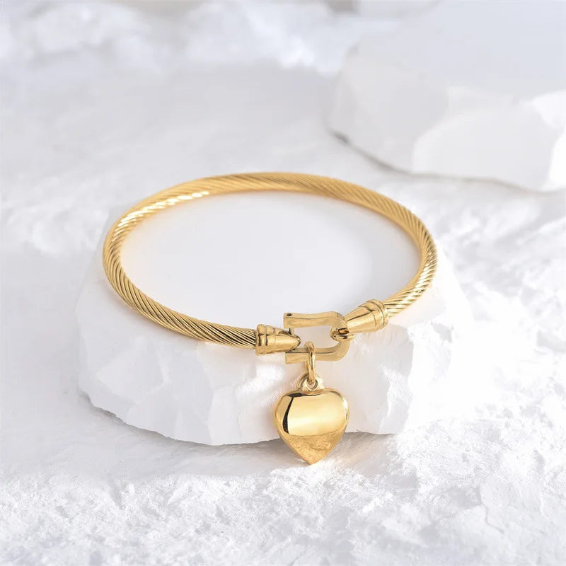 18K Gold Heart Bracelet in Stainless Steel