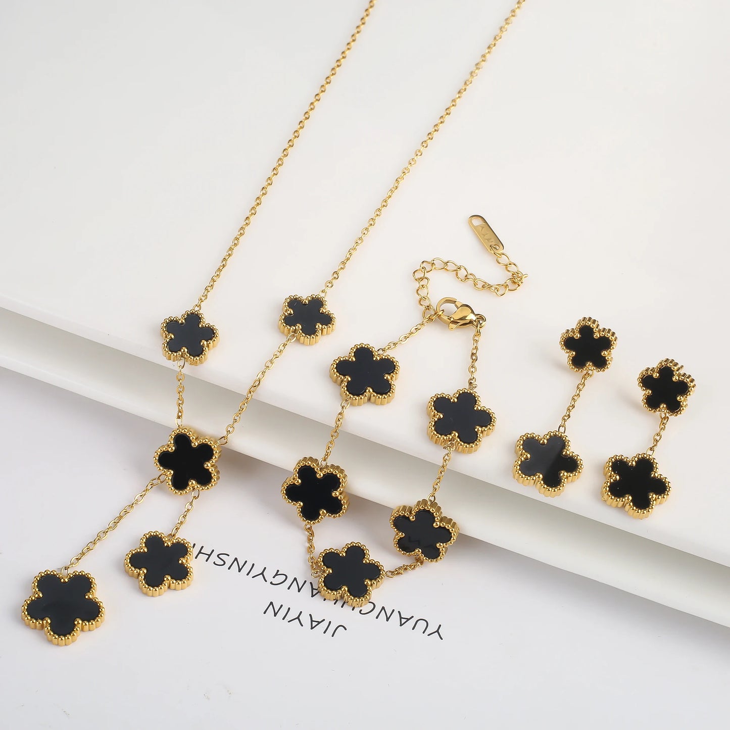 Gold five-leaf flower necklace 