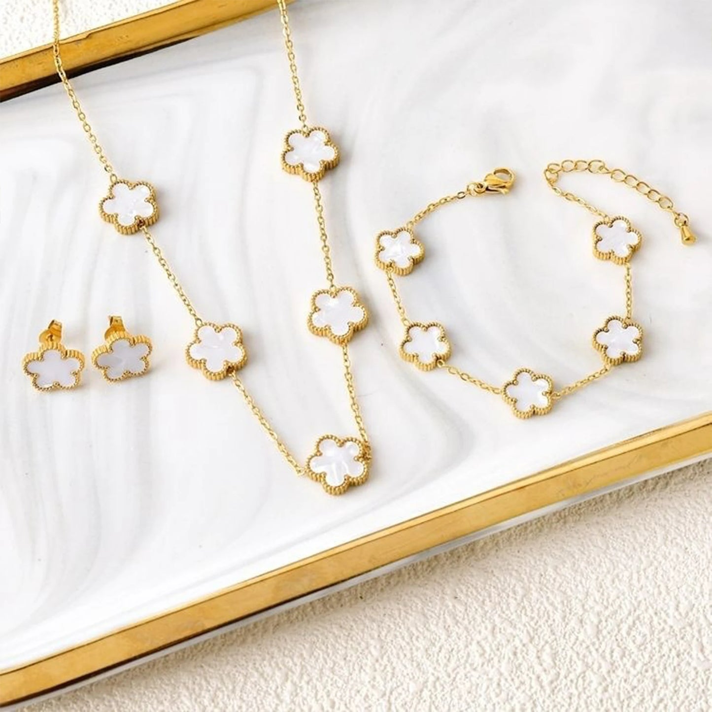 Gold five-leaf flower necklace 