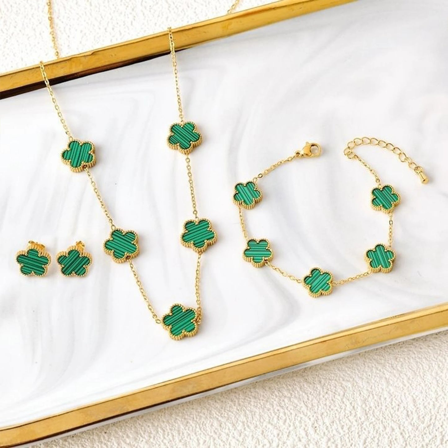 Gold five-leaf flower necklace 