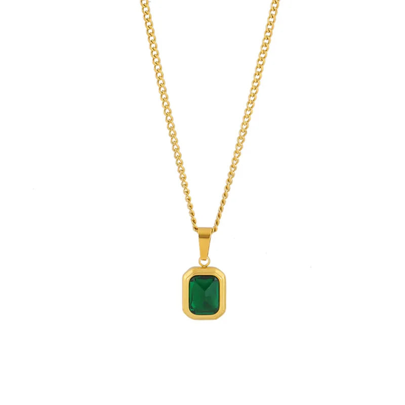 Luxurious gold pendant necklace 