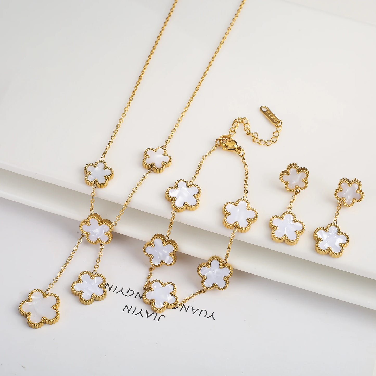 Gold five-leaf flower necklace 