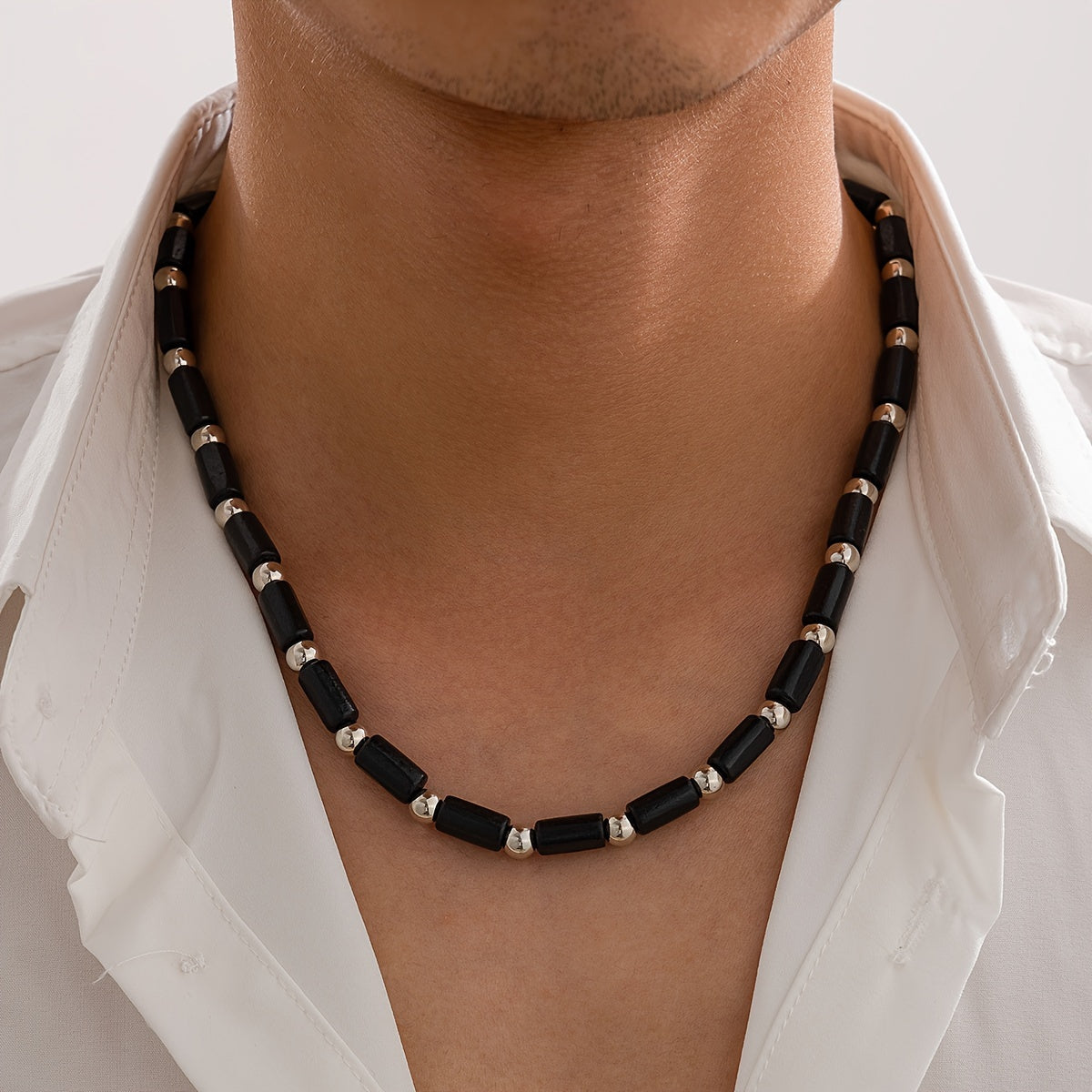 Fashionable black wooden bead necklace